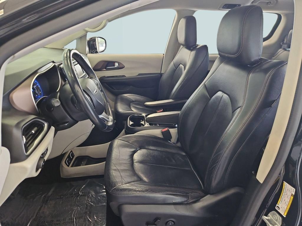 Used 2017 Chrysler Pacifica Touring-L FWD image 21