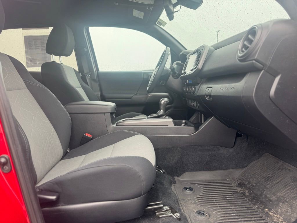 Used 2022 Toyota Tacoma TRD Sport image 11