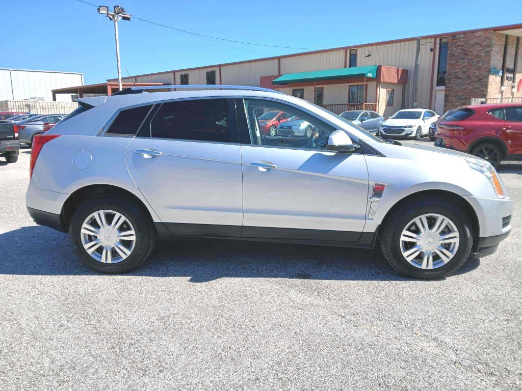 Used 2010 Cadillac SRX Luxury image 4