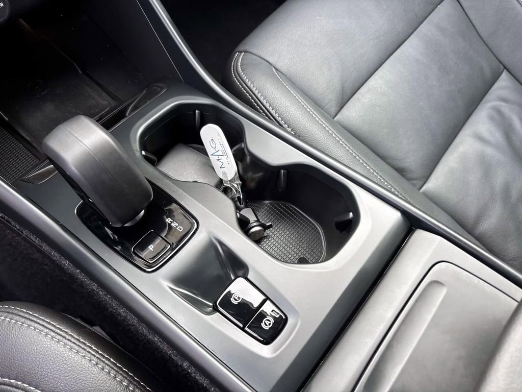 Used 2025 Volvo XC40 B5 Core w/ Protection Package Premier image 24