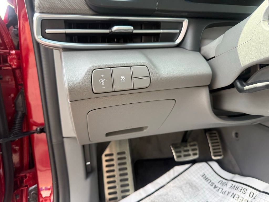 Used 2025 Hyundai Elantra Sport FWD image 14