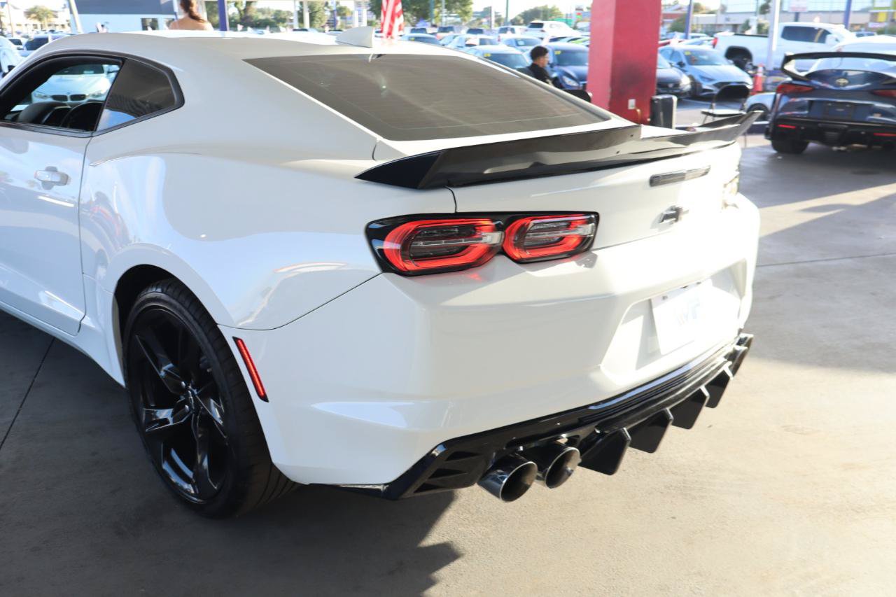 Used 2022 Chevrolet Camaro LT RWD image 9