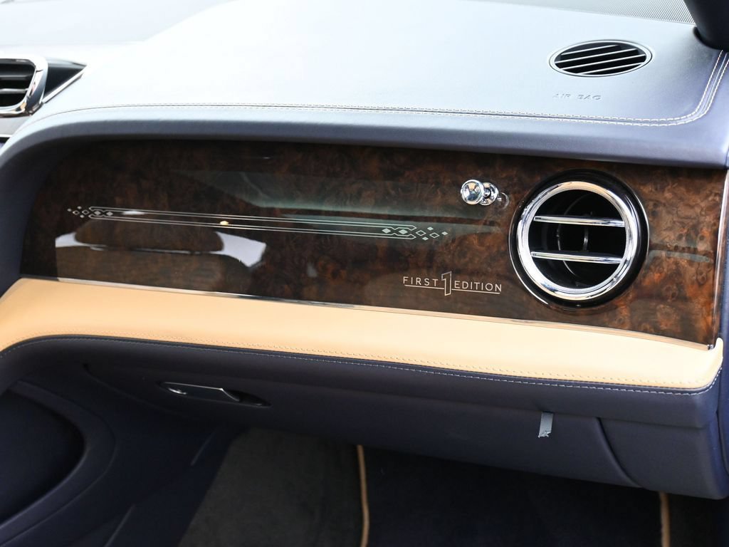 Certified 2023 Bentley Bentayga Extended Wheelbase AWD/4WD image 37