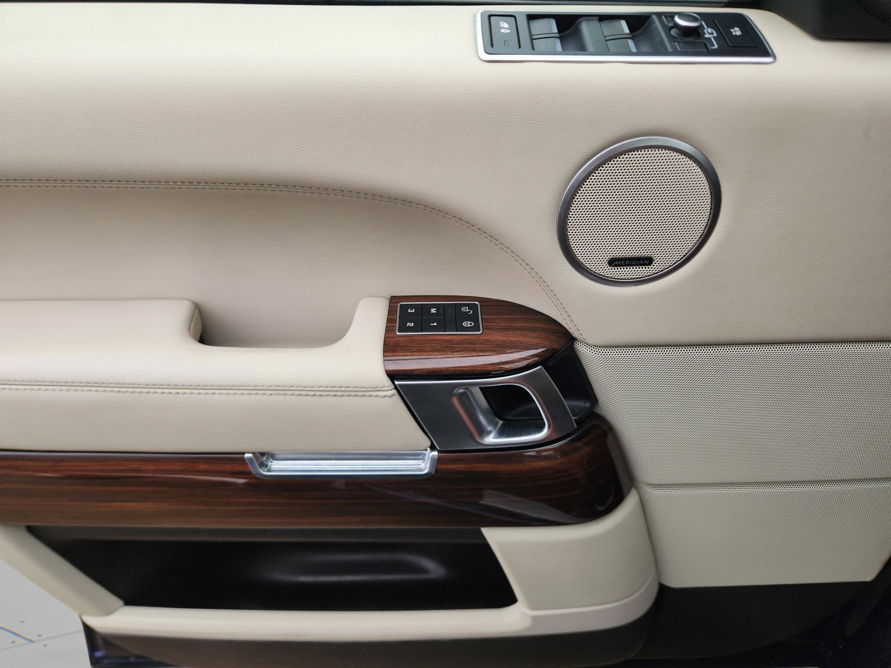 Used 2016 Land Rover Range Rover HSE AWD/4WD image 17