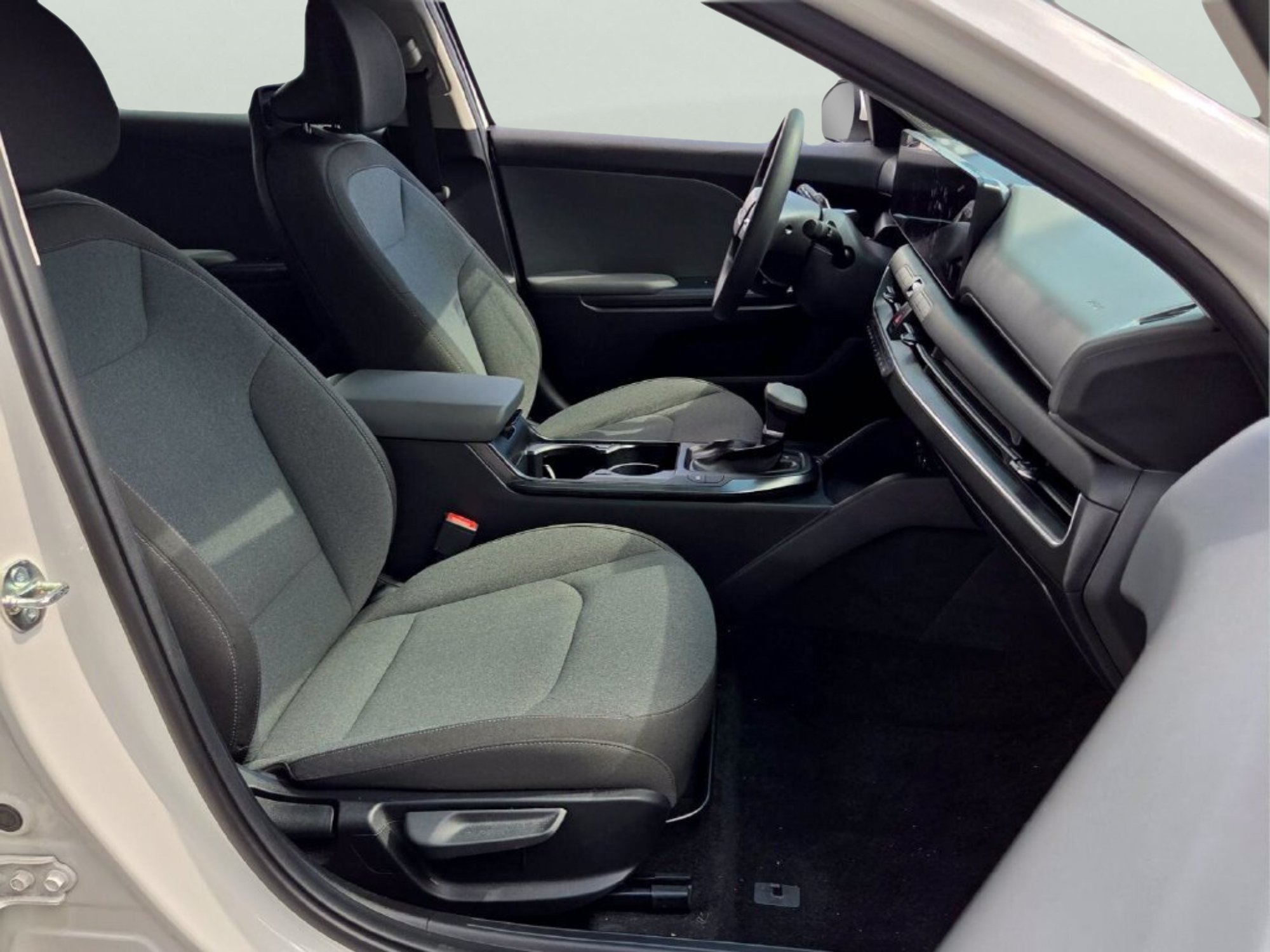 New 2025 Kia K4 FWD image 25