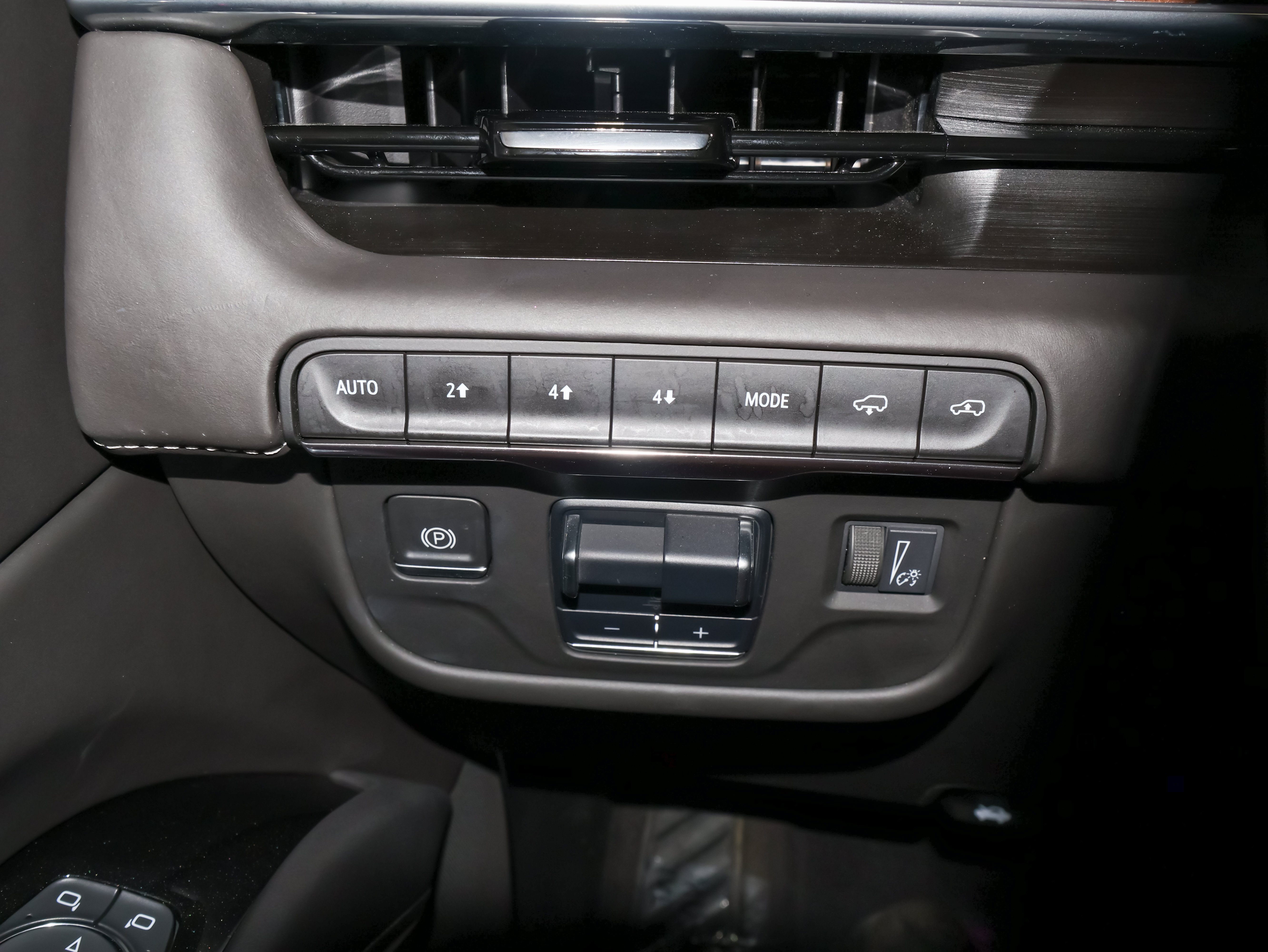 Used 2022 Cadillac Escalade Sport Platinum w/ LPO, ONYX Package AWD/4WD image 49