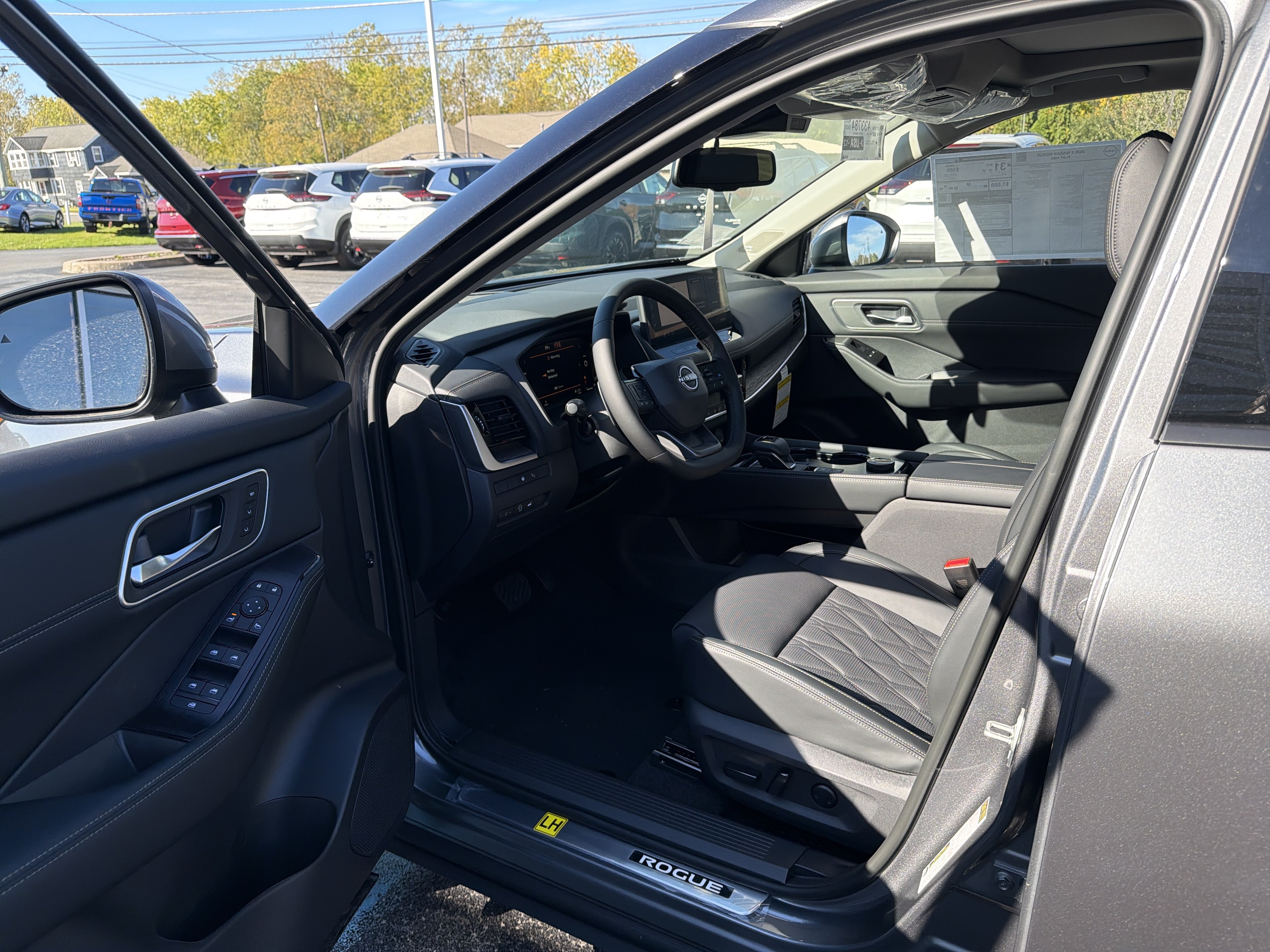 New 2026 Nissan Rogue Platinum AWD/4WD image 3
