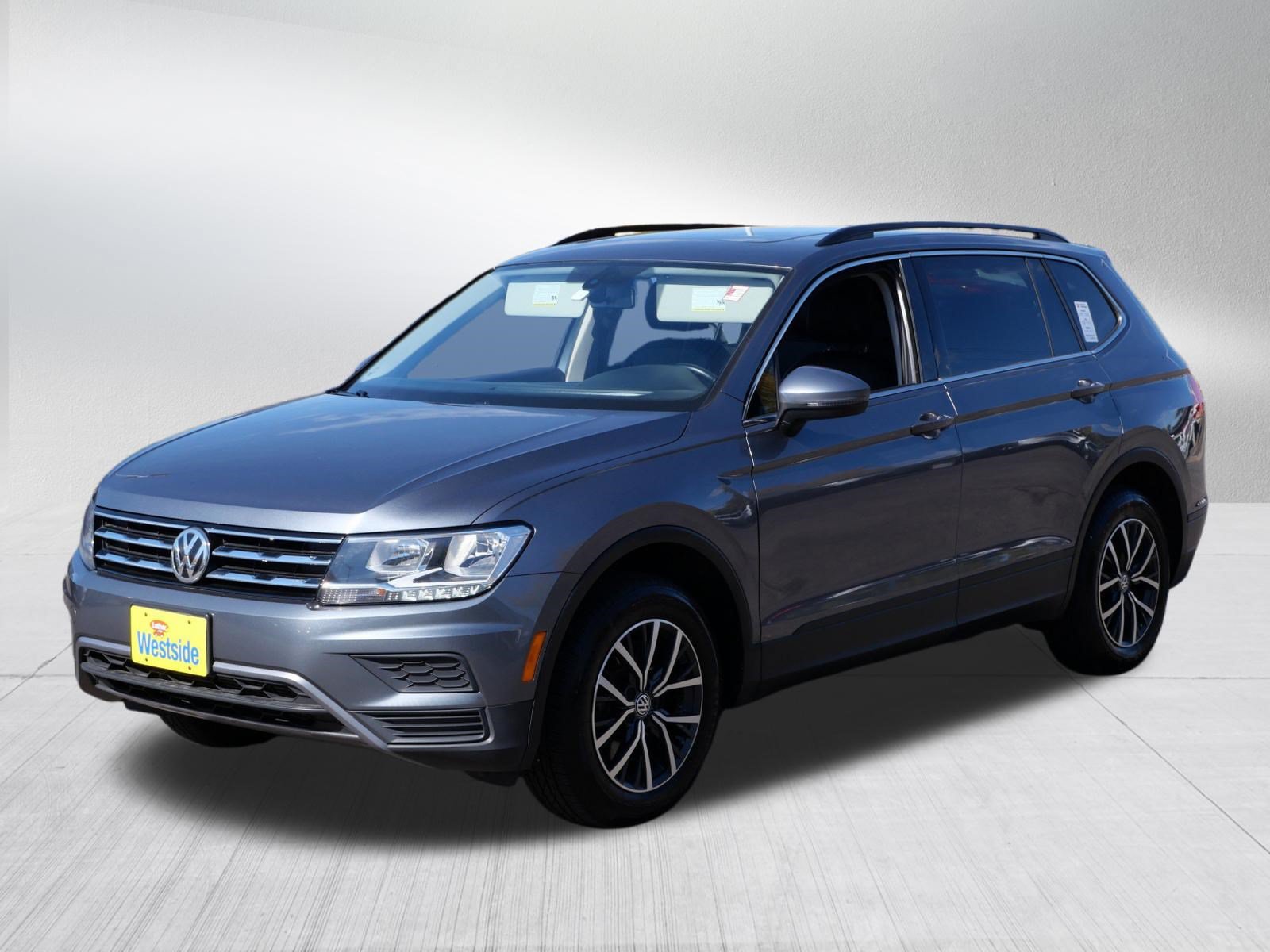 Used 2019 Volkswagen Tiguan SE w/ Panoramic Sunroof Package AWD/4WD image 3