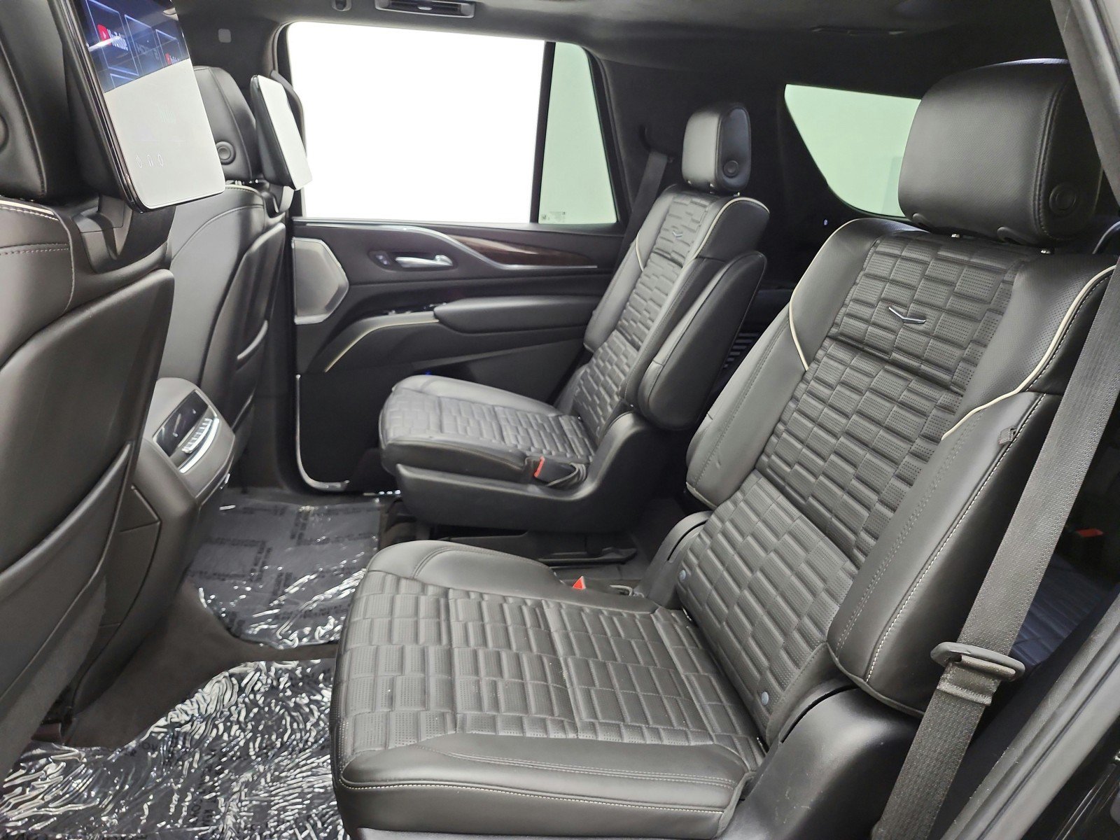 Used 2023 Cadillac Escalade Sport Platinum w/ LPO, ONYX Package AWD/4WD image 13