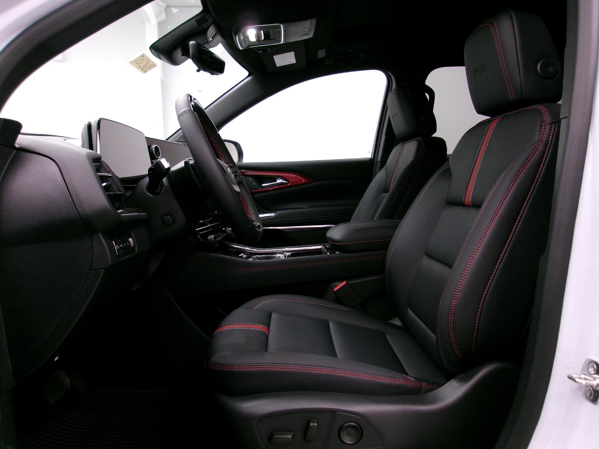 New 2026 Chevrolet Traverse RS w/ LPO, Floor Liner Package image 10