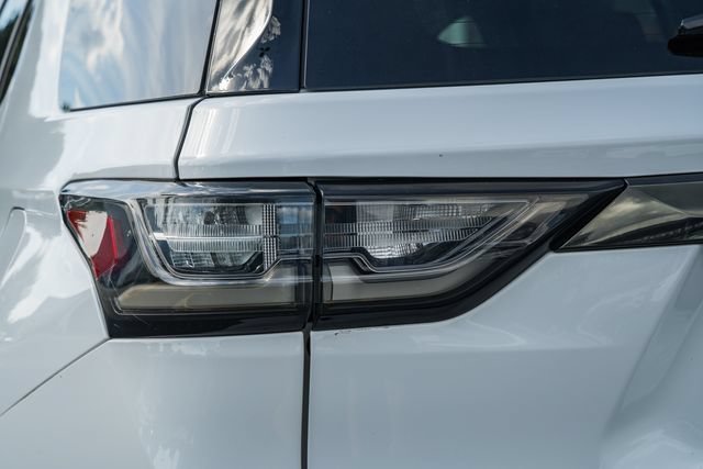 Used 2020 Chevrolet Traverse Premier w/ Redline Edition FWD image 7