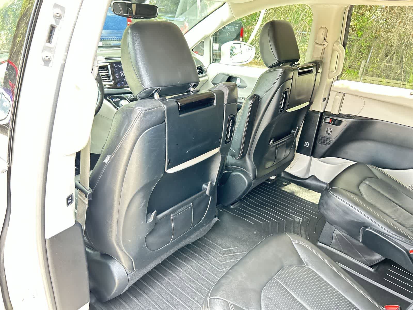 Used 2020 Chrysler Pacifica Touring-L Plus FWD image 12