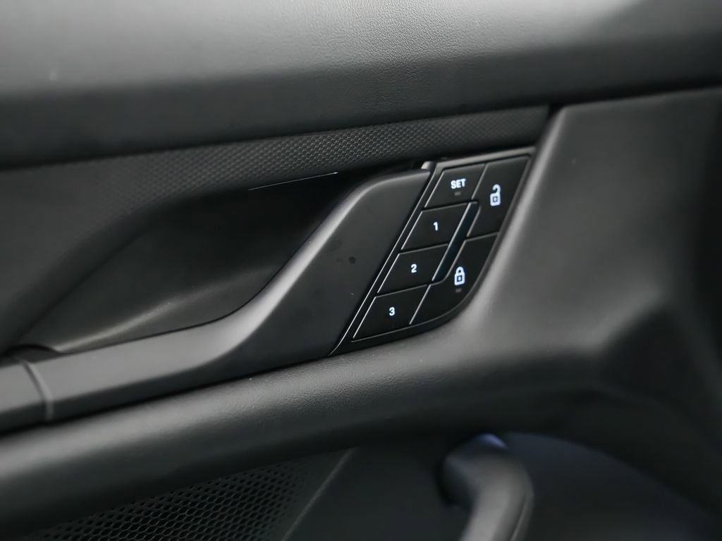 Used 2023 Porsche Taycan 4S w/ Performance Package image 23