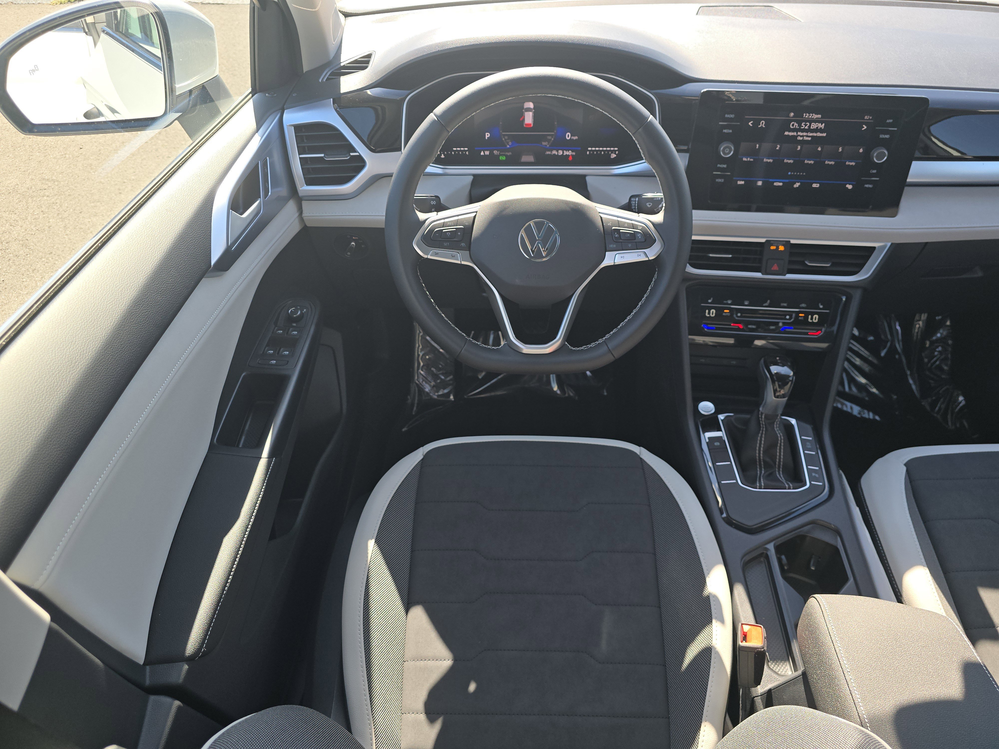 New 2025 Volkswagen Taos SE image 19