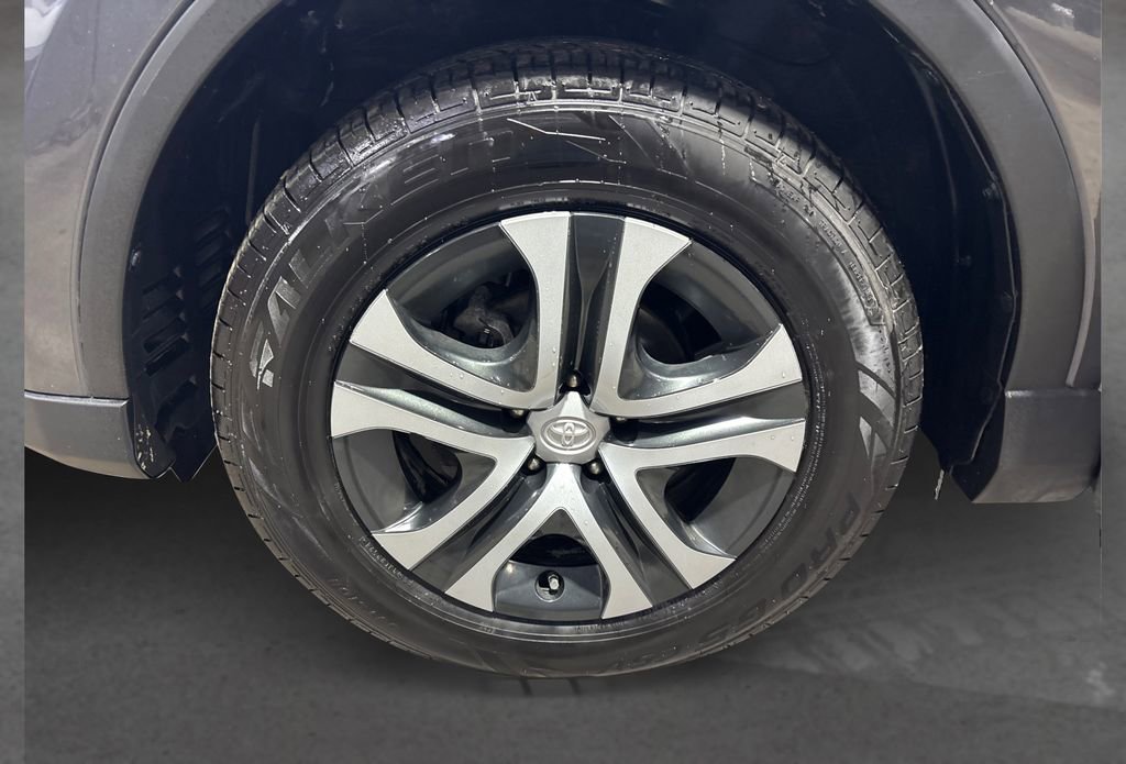 Used 2018 Toyota RAV4 LE image 12