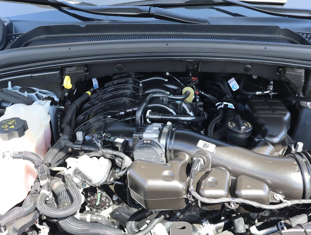 Used 2024 Jeep Grand Cherokee Altitude RWD image 12