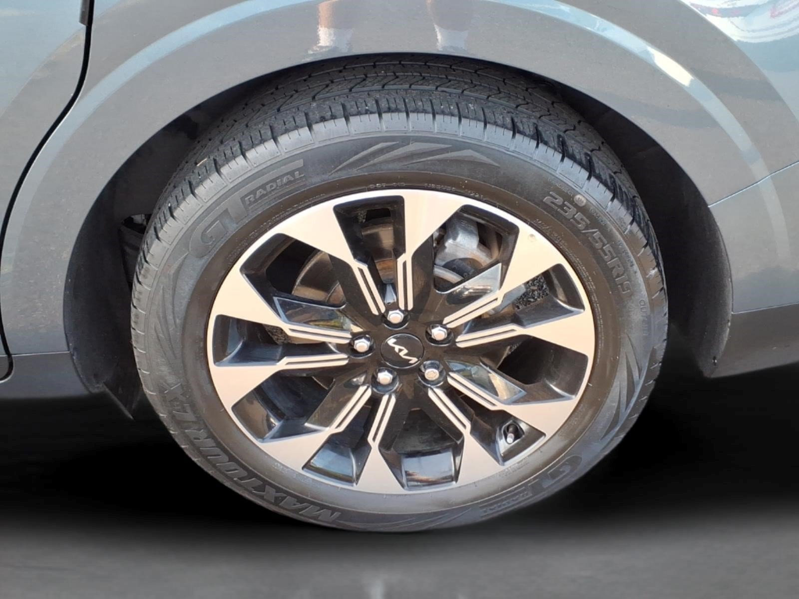 Used 2022 Kia Carnival EX FWD image 9