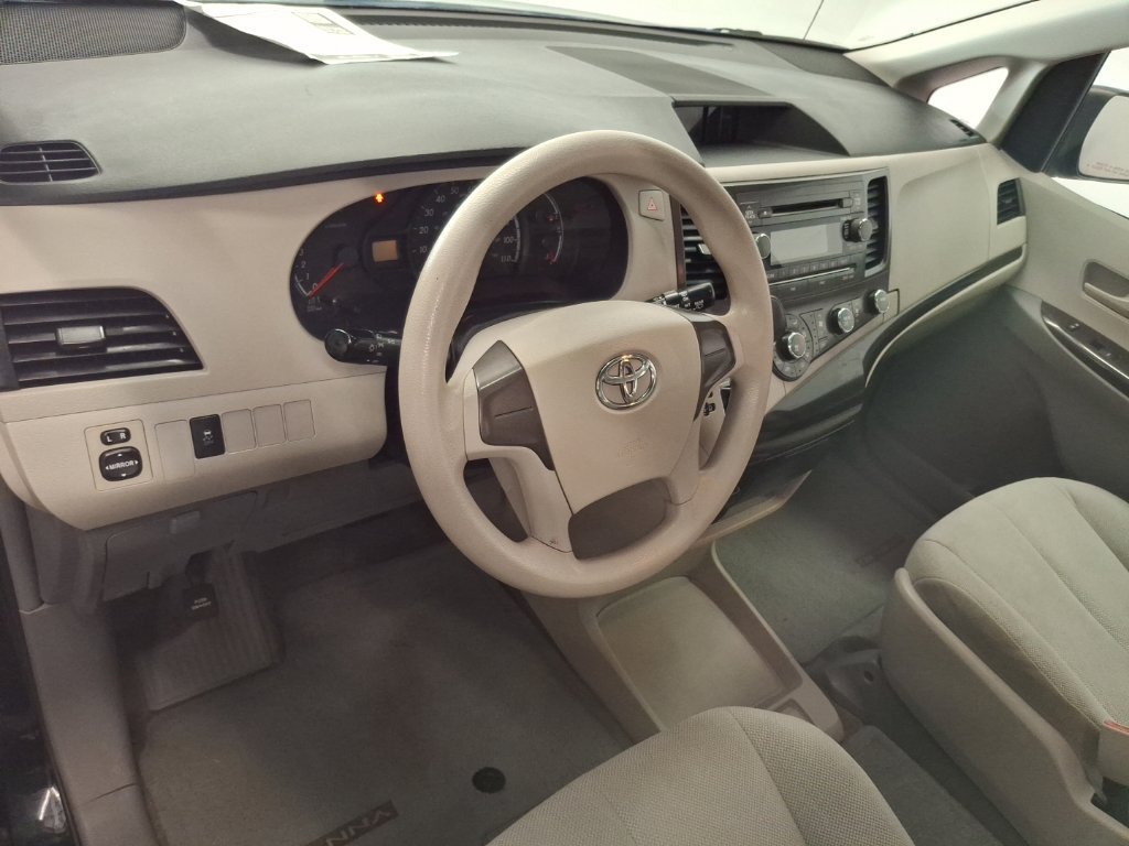 Used 2013 Toyota Sienna L FWD image 17