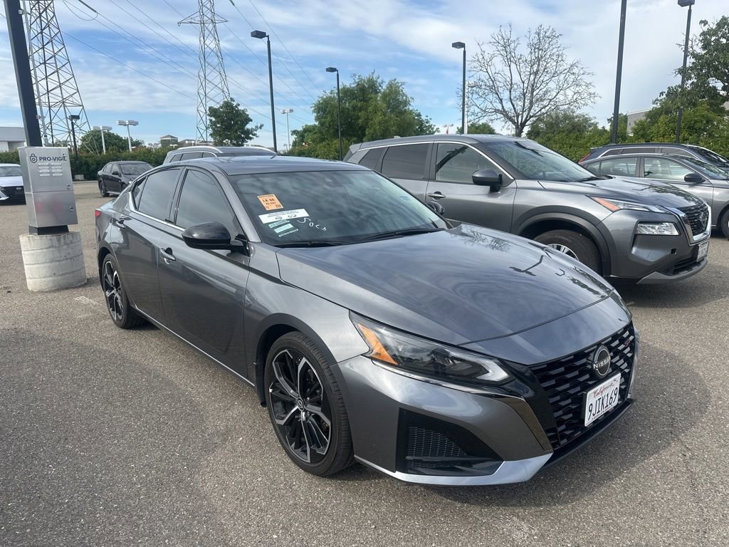 Used 2024 Nissan Altima 2.5 SR w/ SR Premium Package FWD image 1