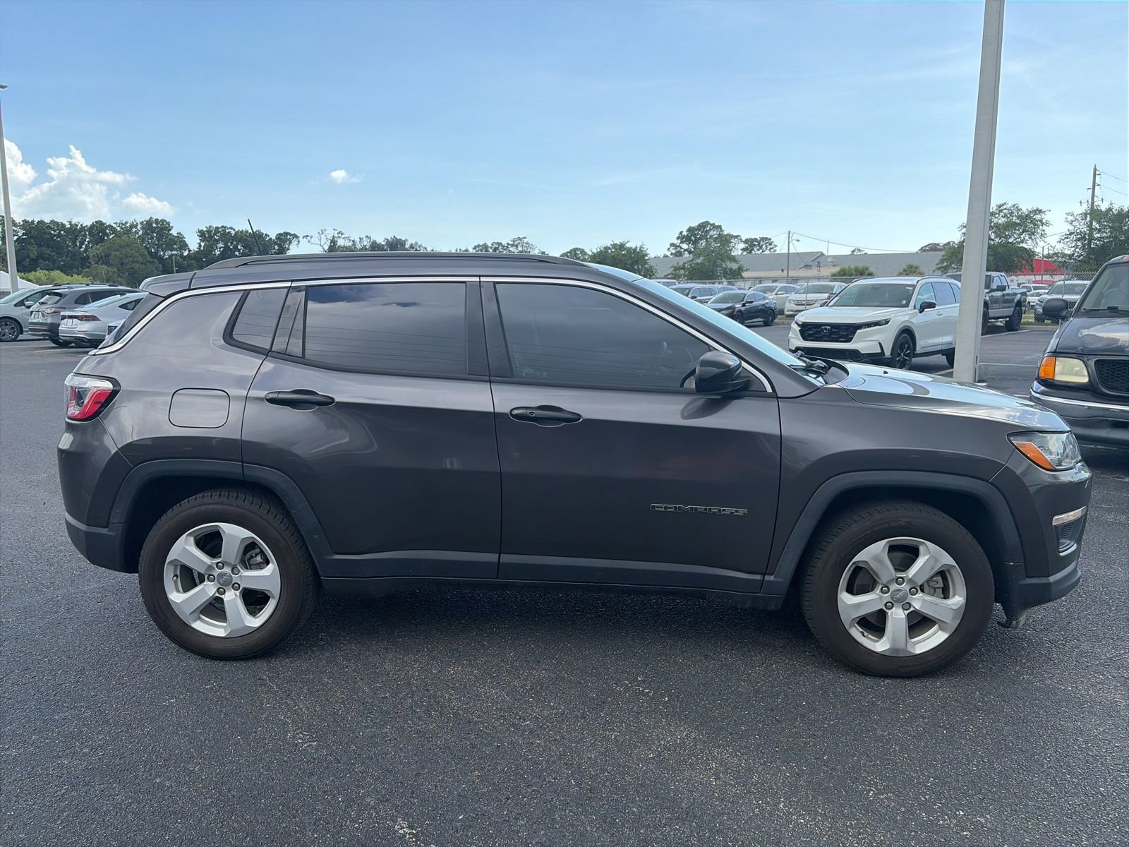 Used 2020 Jeep Compass Latitude FWD image 8