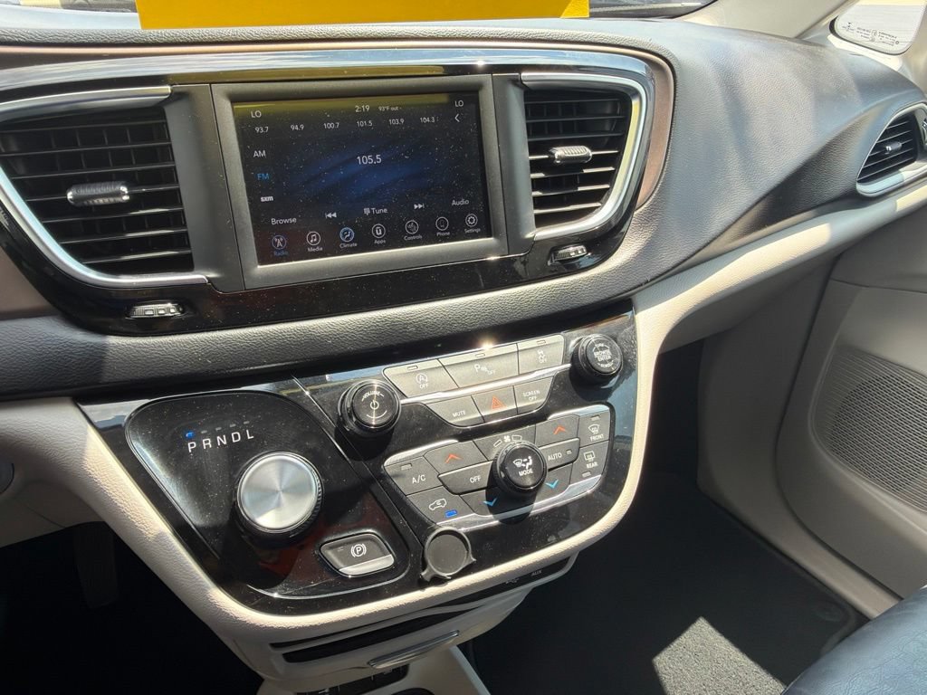 Used 2019 Chrysler Pacifica Touring-L FWD image 15