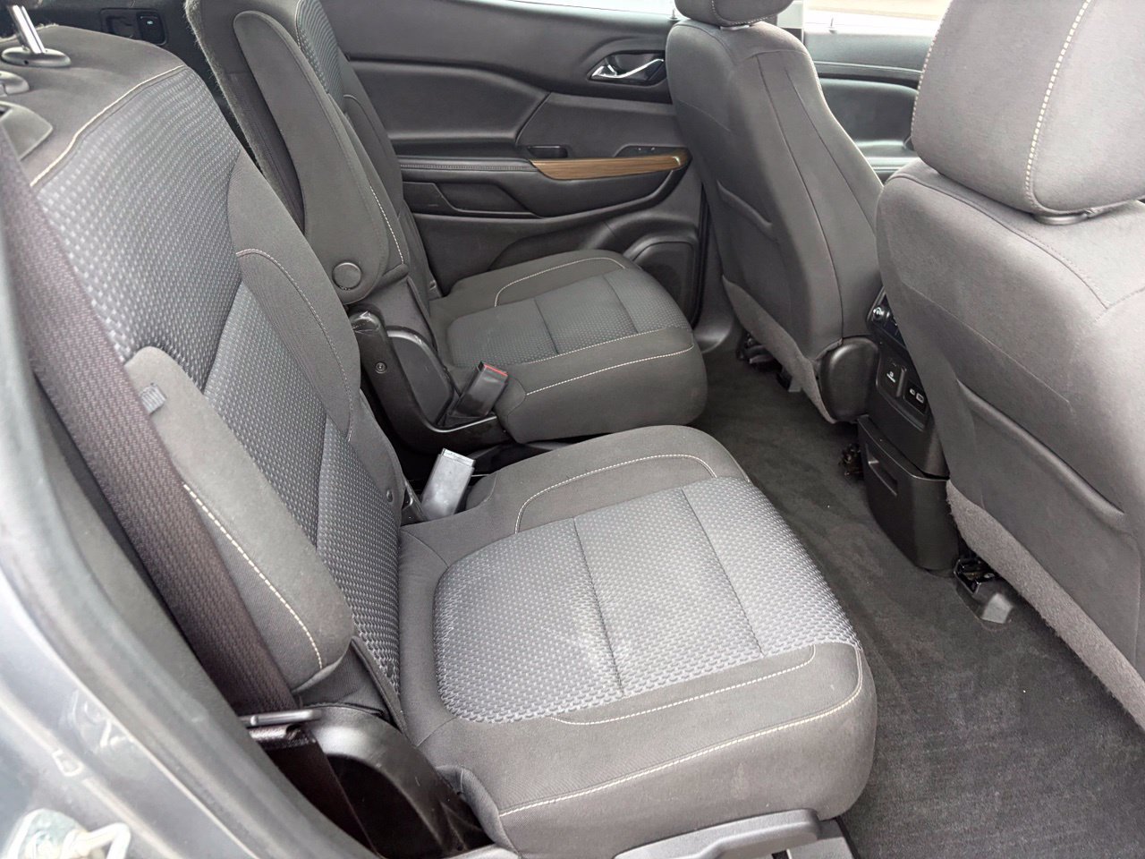 Used 2021 GMC Acadia SLE w/ Driver Convenience Package FWD image 14