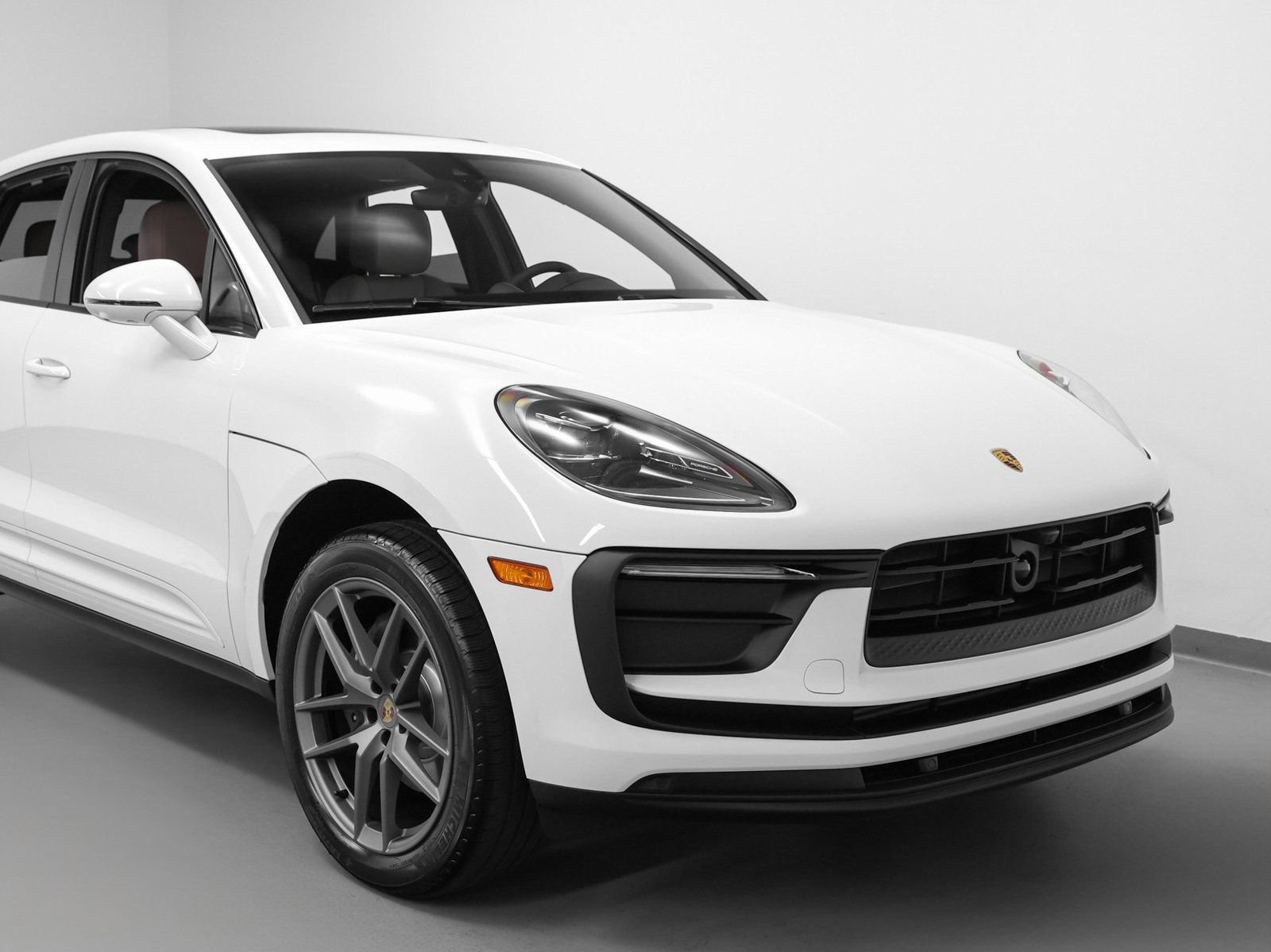 Certified 2026 Porsche Macan AWD/4WD image 9