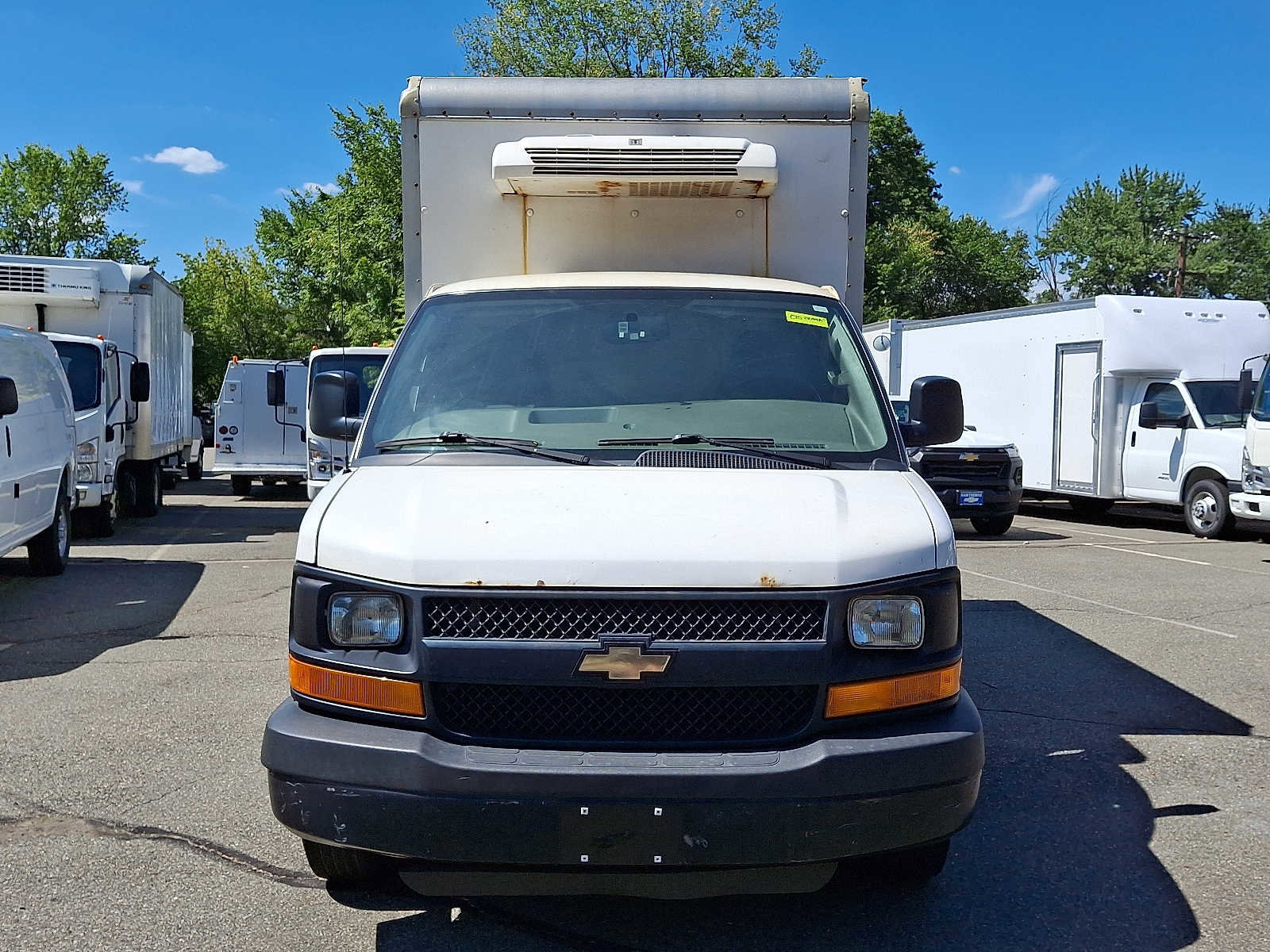 Used 2016 Chevrolet Express 3500 image 2