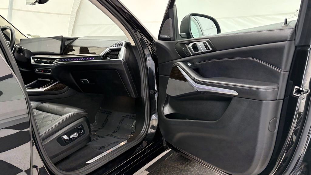 Used 2023 BMW X7 xDrive40i image 25