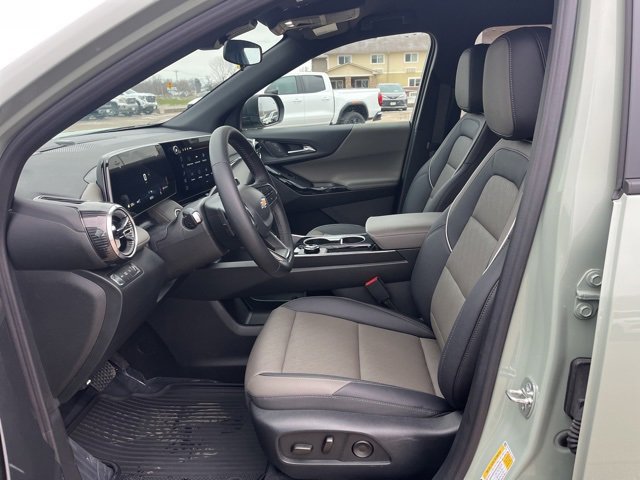 Used 2026 Chevrolet Equinox LT w/ Convenience Package II image 14