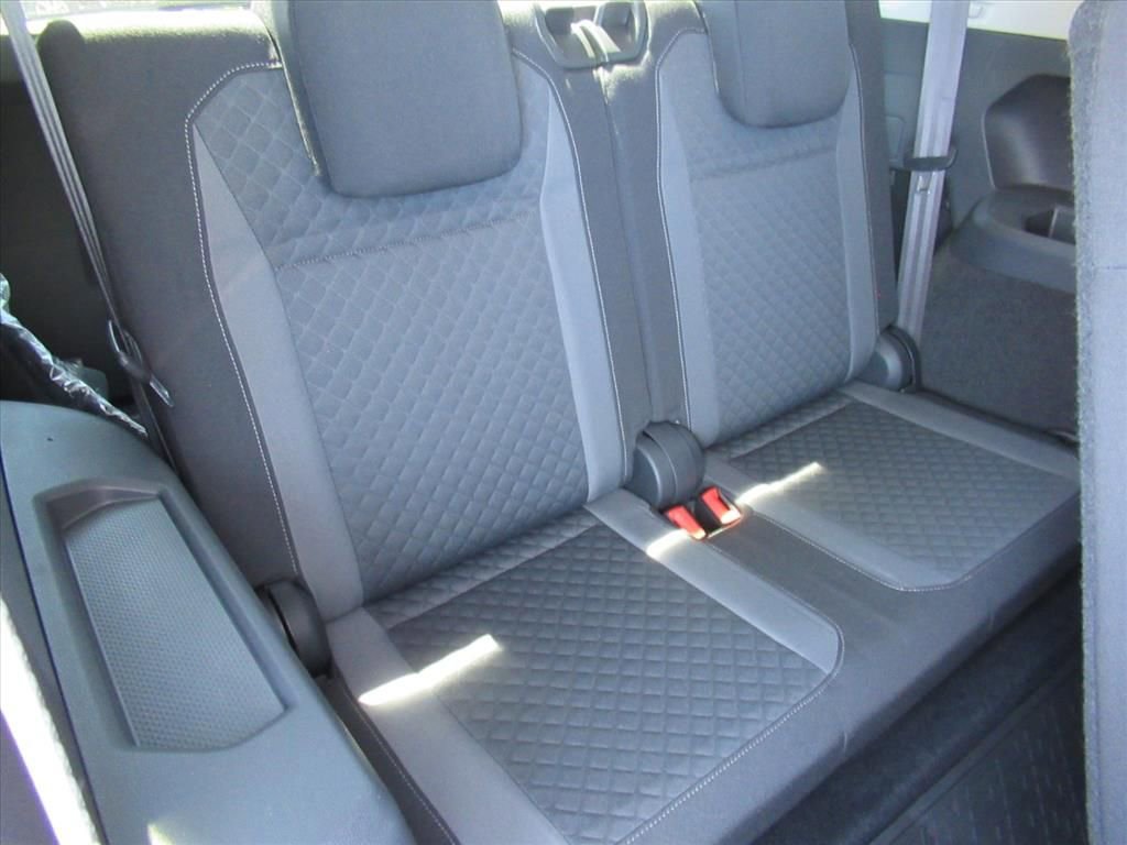 Used 2018 Volkswagen Tiguan S image 32