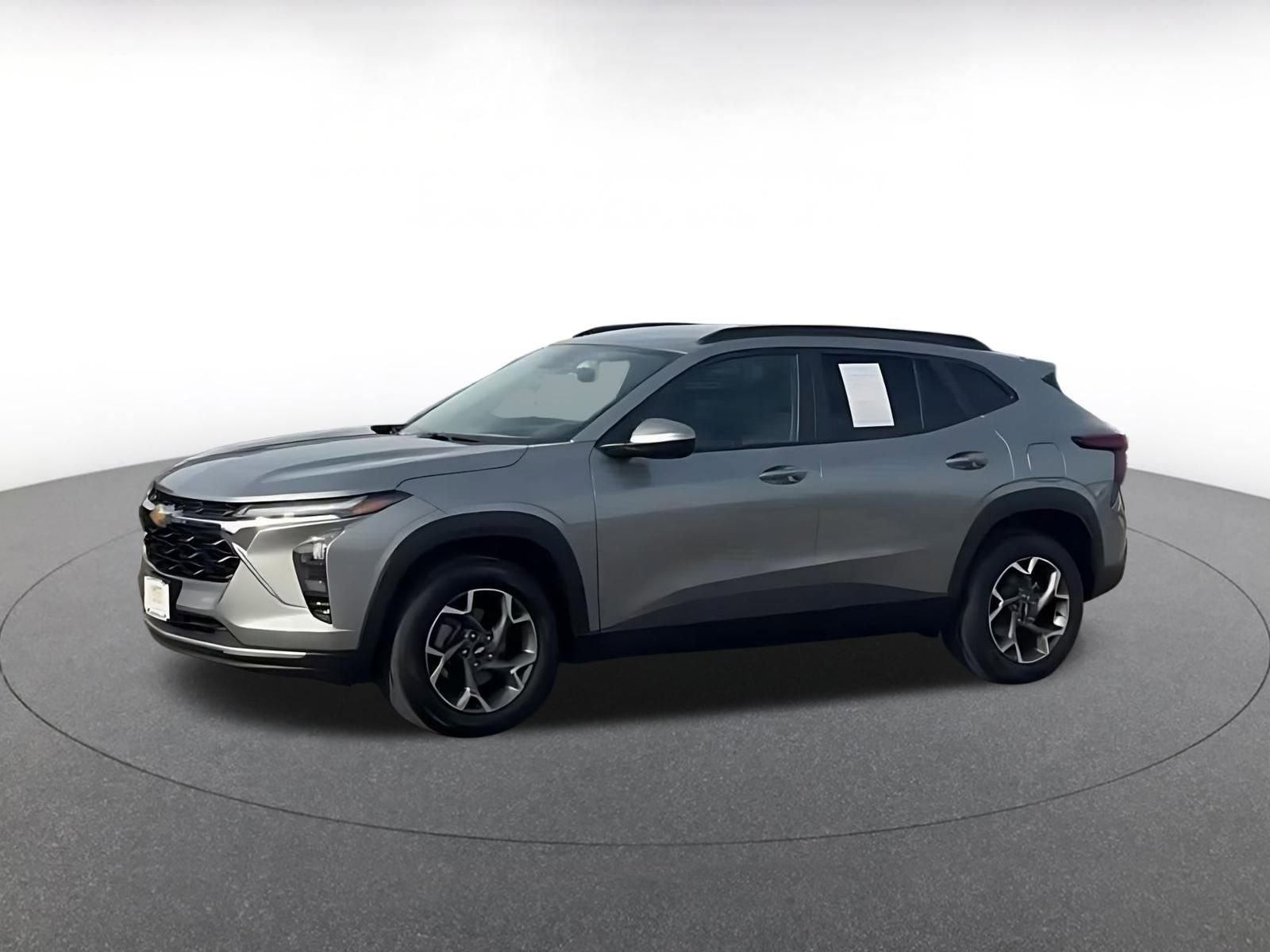 Used 2025 Chevrolet Trax LT image 8