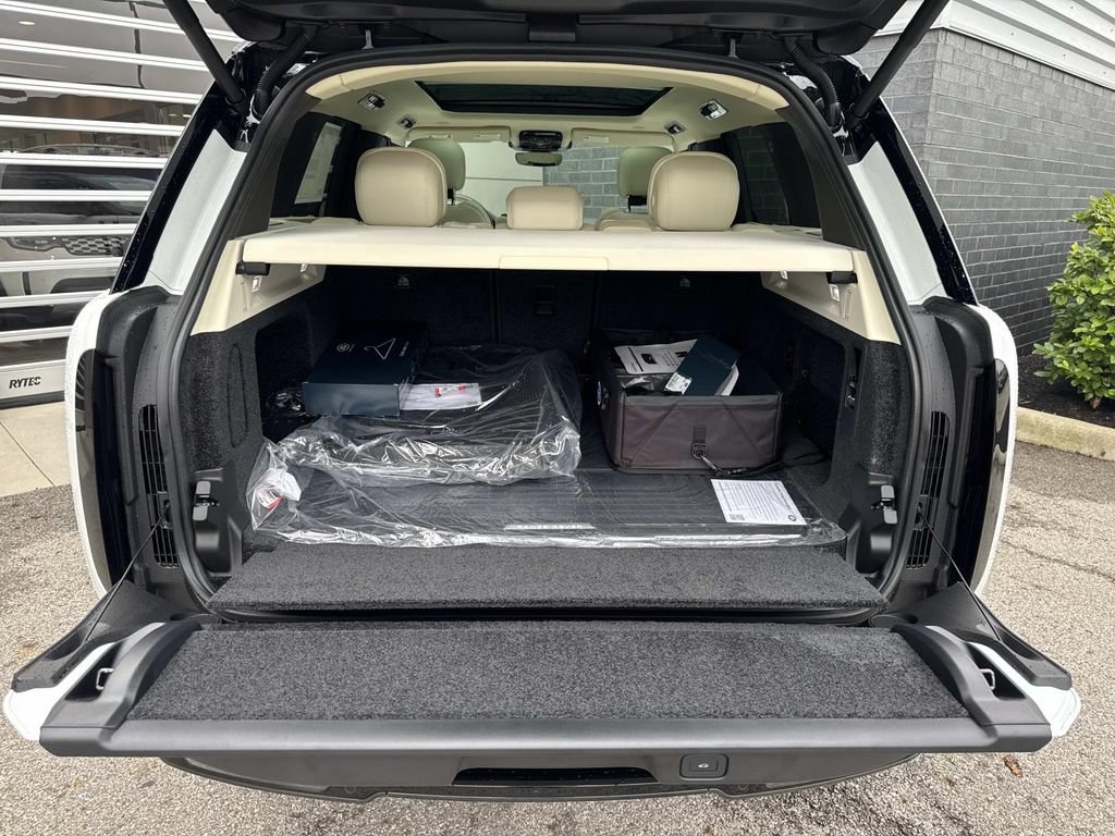 New 2026 Land Rover Range Rover SE AWD/4WD image 6