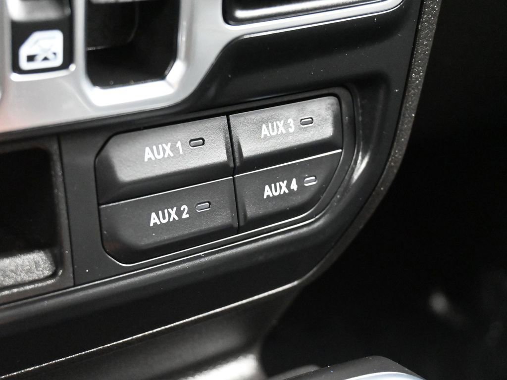 Used 2024 Jeep Gladiator Sport w/ Premium Package image 26