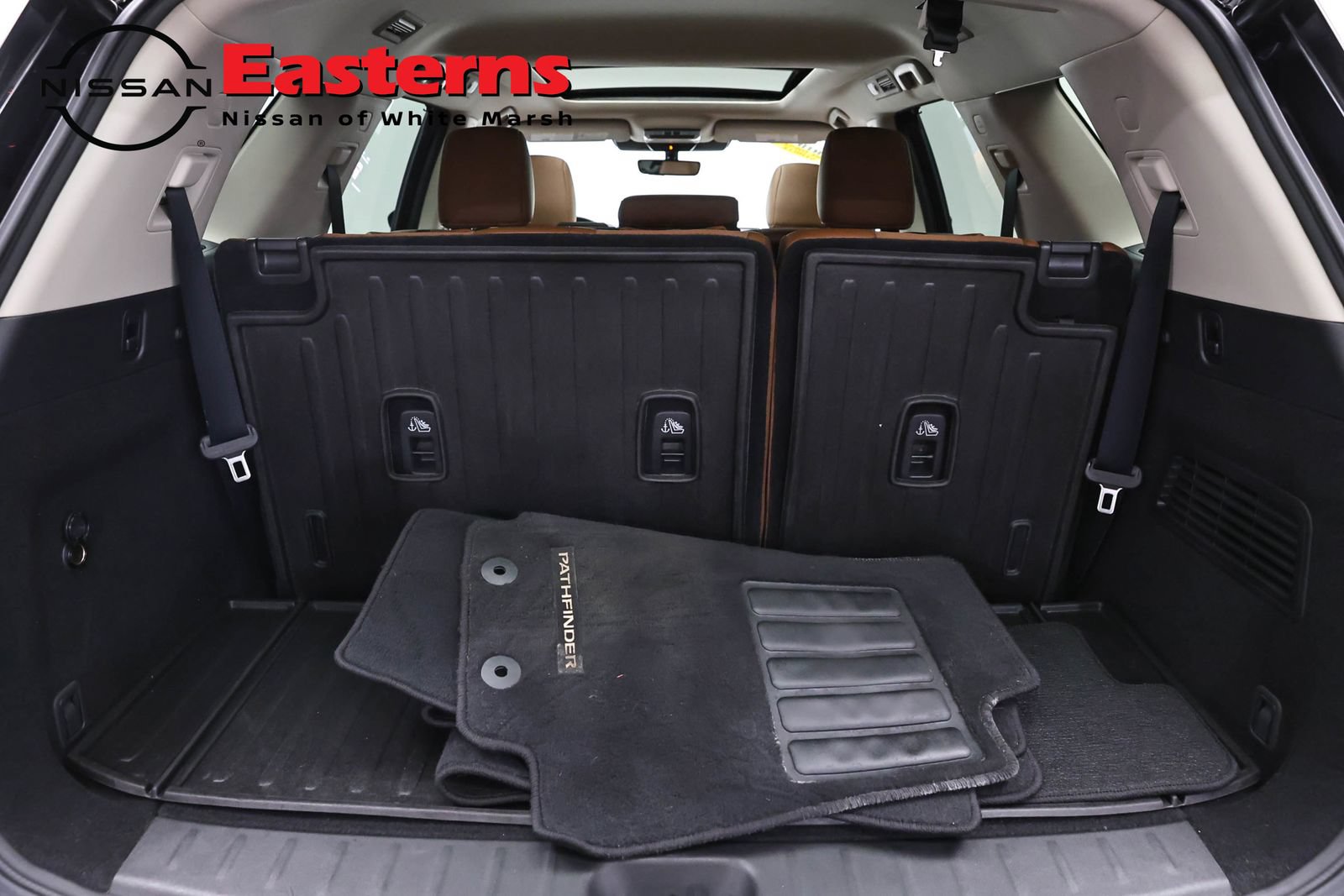 Used 2023 Nissan Pathfinder Platinum w/ Cargo Package AWD/4WD image 9