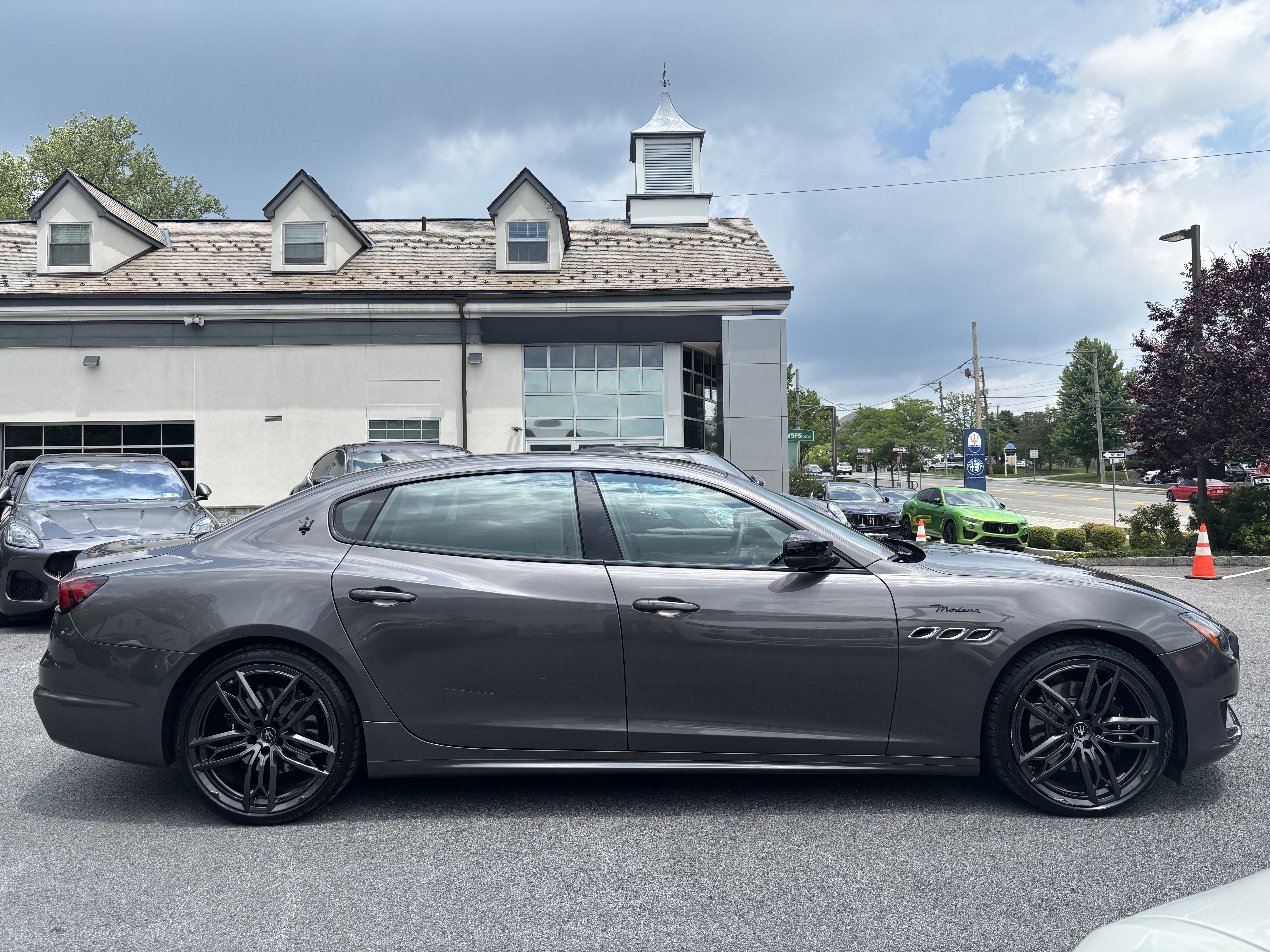 Used 2022 Maserati Quattroporte Modena Q4 AWD/4WD image 6