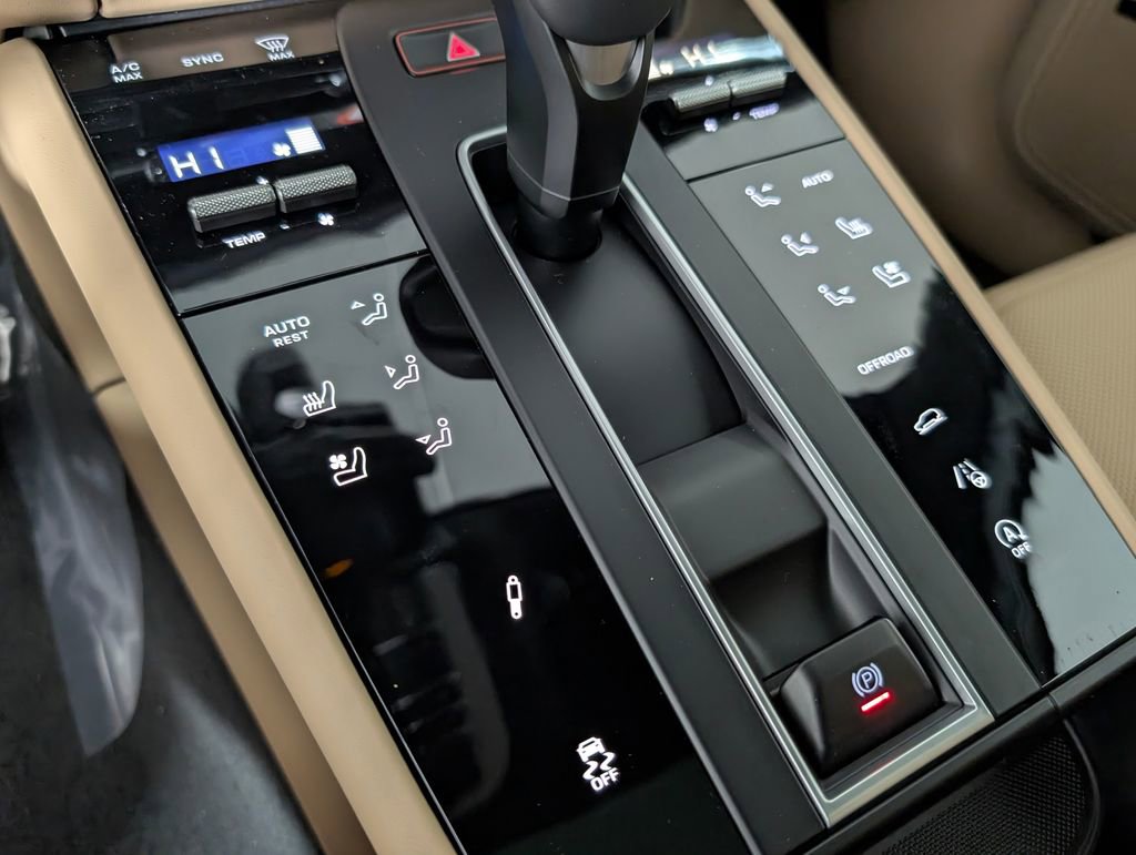 New 2026 Porsche Macan Turbo image 31