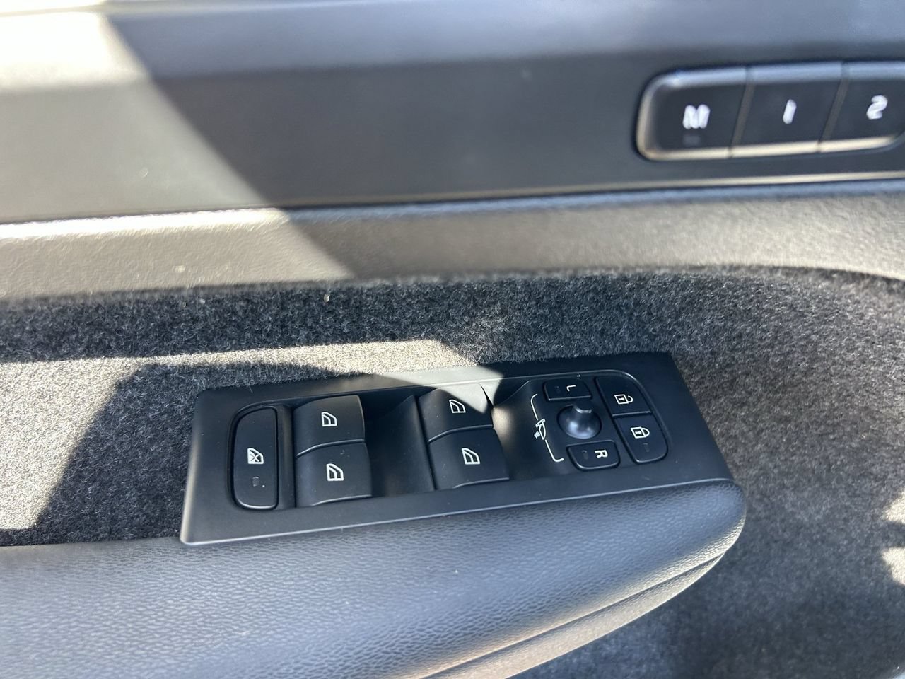 Used 2023 Volvo XC40 B4 Core FWD image 31