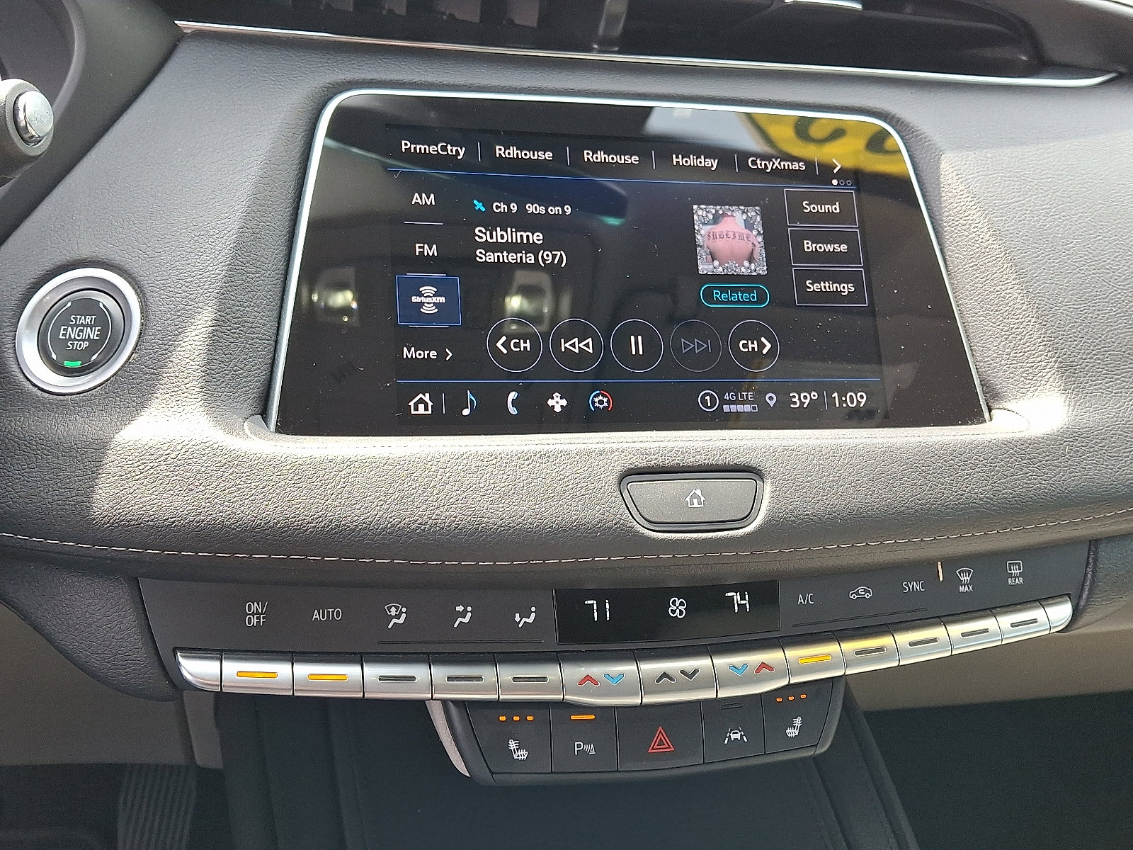 Used 2023 Cadillac XT4 Luxury w/ Cold Weather Package image 18