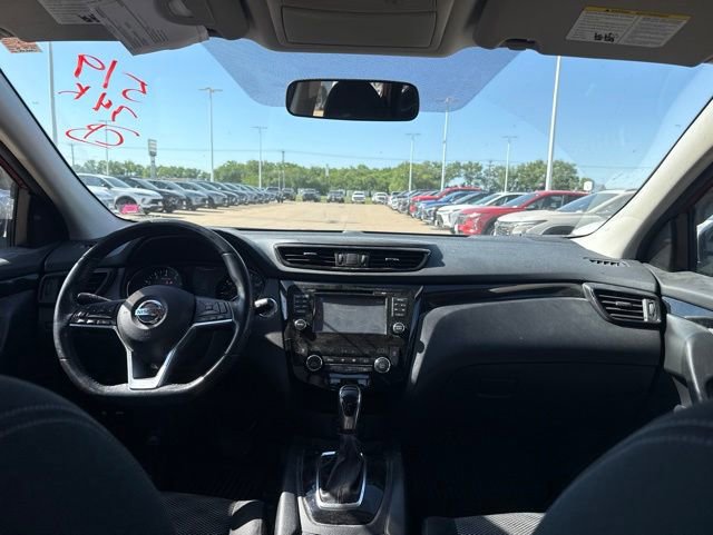 Used 2017 Nissan Rogue Sport SV w/ SV Premium Package AWD/4WD image 21