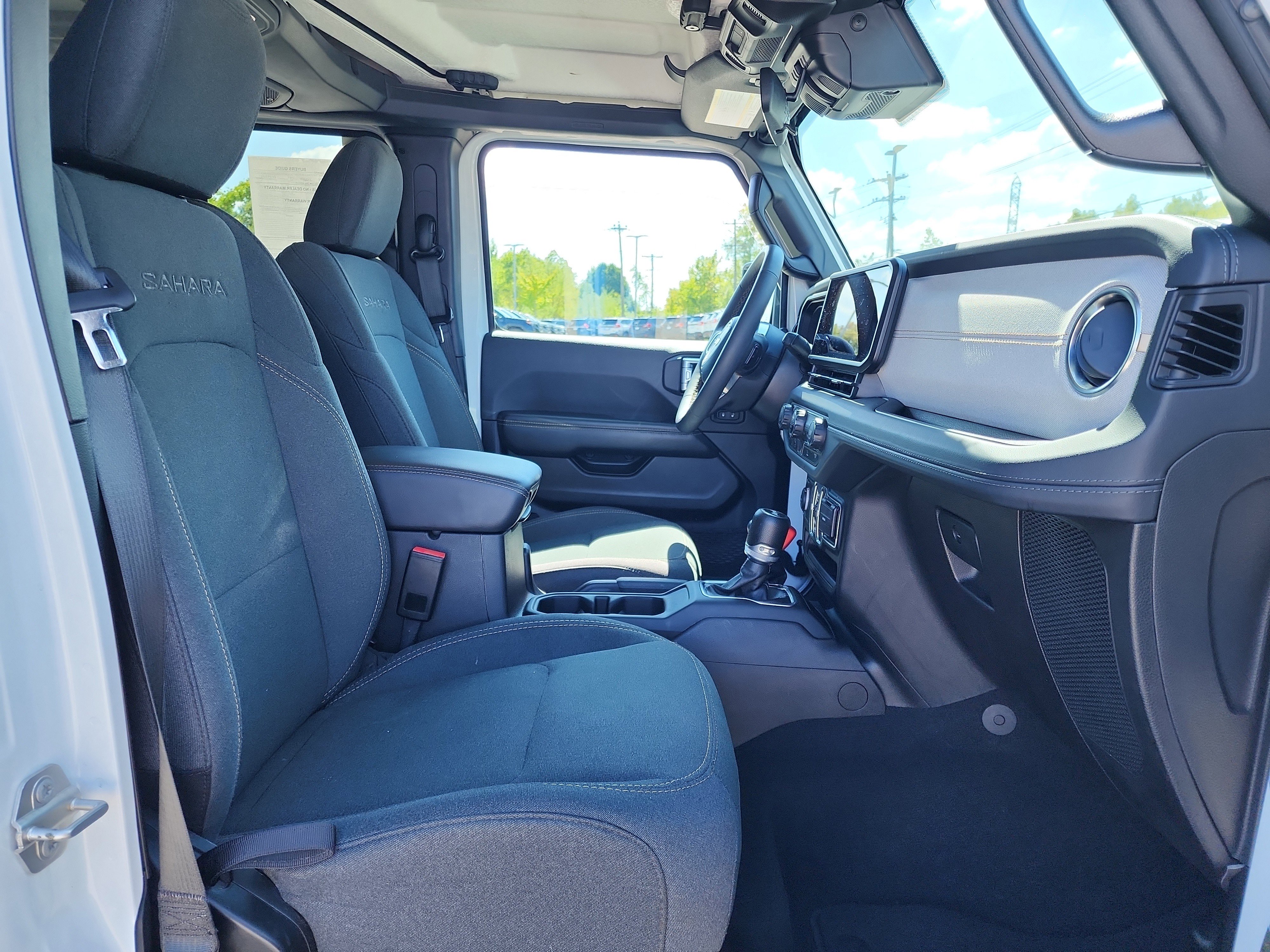 Used 2024 Jeep Wrangler Sahara image 15