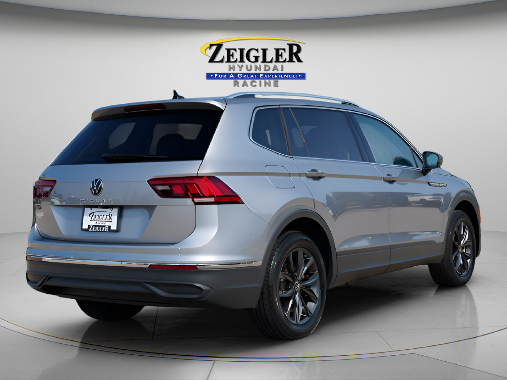 Used 2023 Volkswagen Tiguan SE w/ Panoramic Sunroof Package FWD image 7