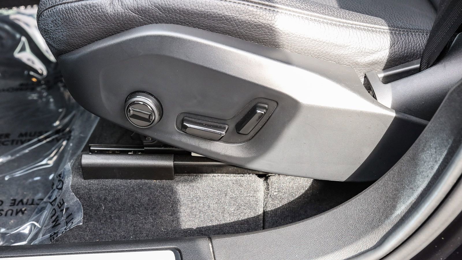 Used 2025 Volvo XC60 B5 Plus image 21