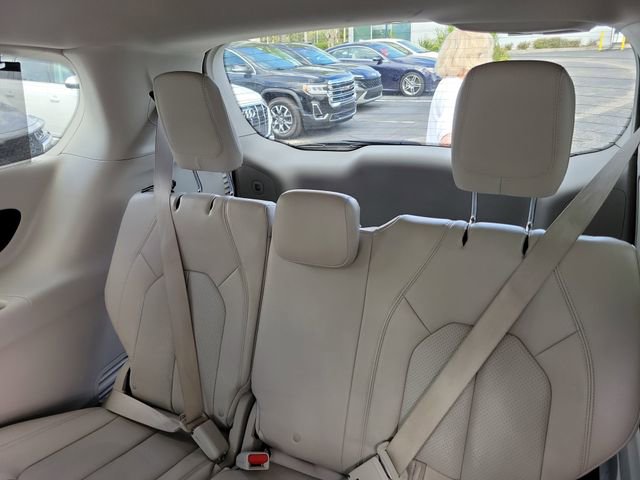 Used 2018 Chrysler Pacifica Touring-L image 29