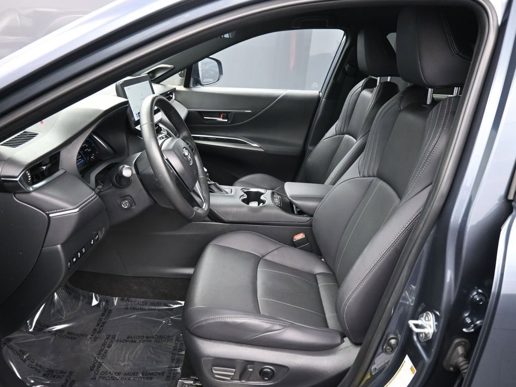Certified 2024 Toyota Venza Limited image 18