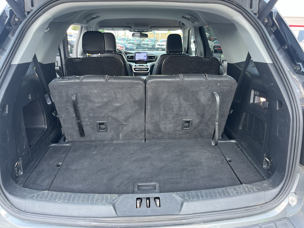 Used 2022 Ford Explorer XLT w/ Equipment Group 202A AWD/4WD image 36