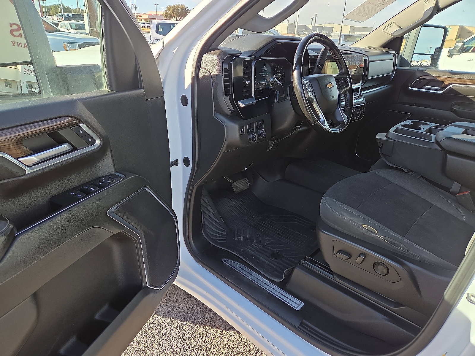 Used 2024 Chevrolet Silverado 2500 LT image 11
