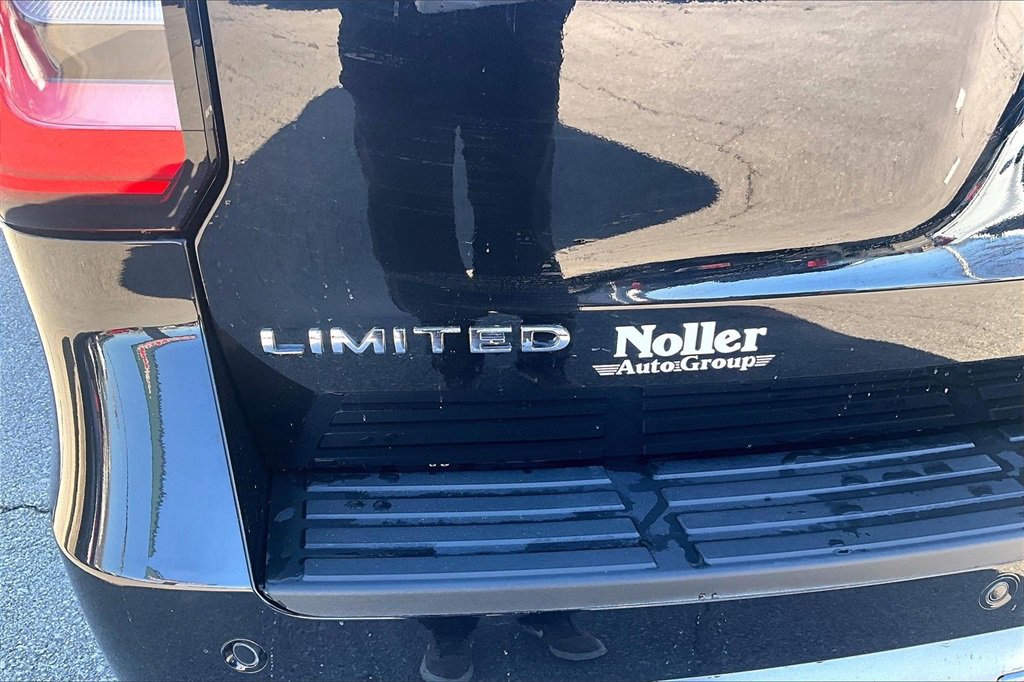 Used 2024 Ford Expedition Limited image 8