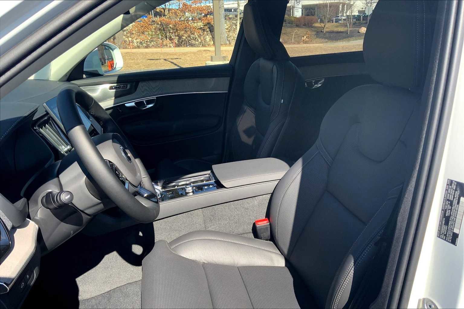 New 2025 Volvo XC90 T8 Ultra w/ Protection Package Premier image 13