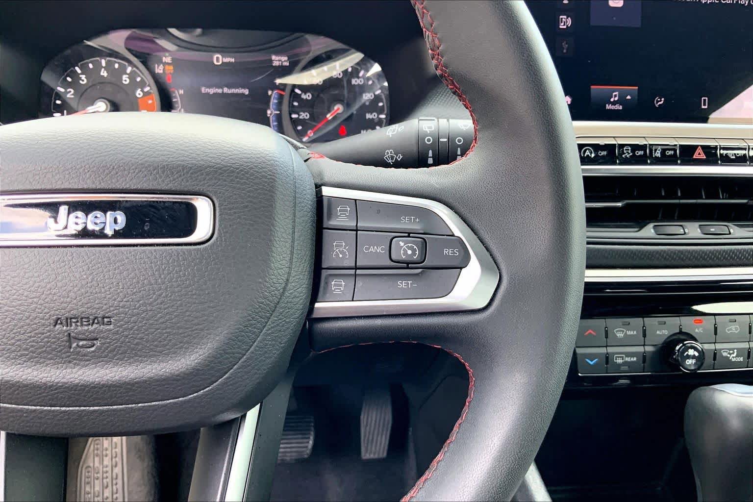 Used 2025 Jeep Compass Trailhawk AWD/4WD image 24